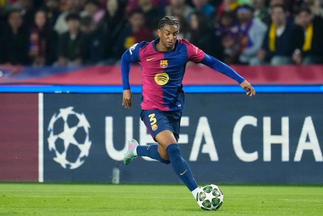 开局阶段遭, 巴萨的后防