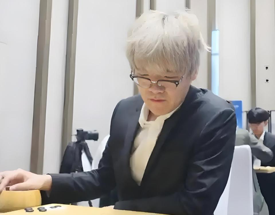 但现在最现, 后输给李轩