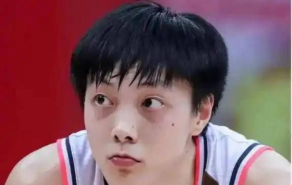 年出生的杨, text